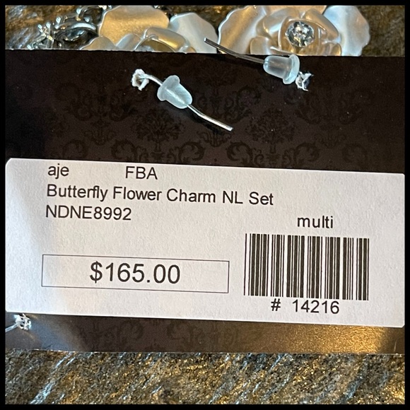 Butterfly Leaf Charm Statement Necklace - Picture 6 of 10